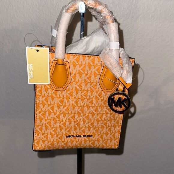 NWT Michael Kors Mercer XS Shopper Leather Crossbody and Jet Set Travel Cardcase - Picture 1 of 6